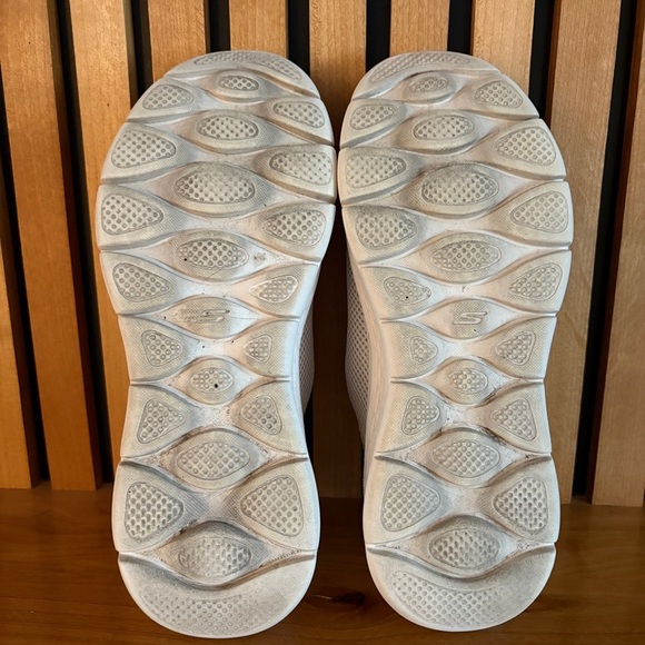 Skechers Women's Light Gray Sneakers - Picture 6 of 6